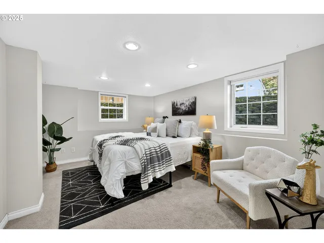 $599,900 | 318 Northeast 9th Avenue, Canby, OR 97013