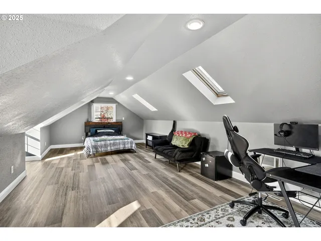 $599,900 | 318 Northeast 9th Avenue, Canby, OR 97013