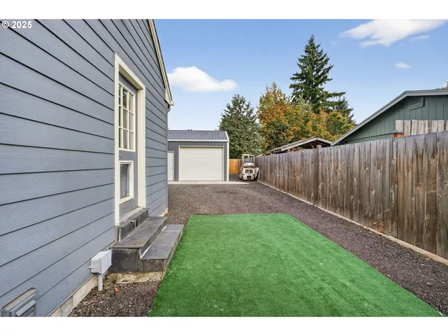 $599,900 | 318 Northeast 9th Avenue, Canby, OR 97013