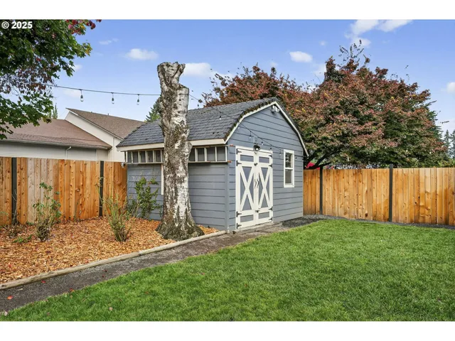 $599,900 | 318 Northeast 9th Avenue, Canby, OR 97013