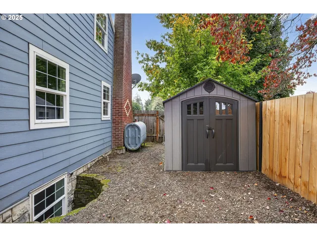 $599,900 | 318 Northeast 9th Avenue, Canby, OR 97013