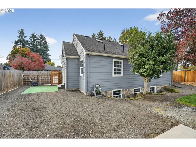$599,900 | 318 Northeast 9th Avenue, Canby, OR 97013