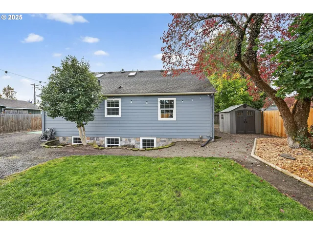 $599,900 | 318 Northeast 9th Avenue, Canby, OR 97013