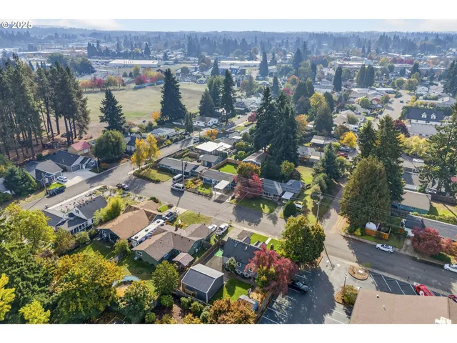 $599,900 | 318 Northeast 9th Avenue, Canby, OR 97013