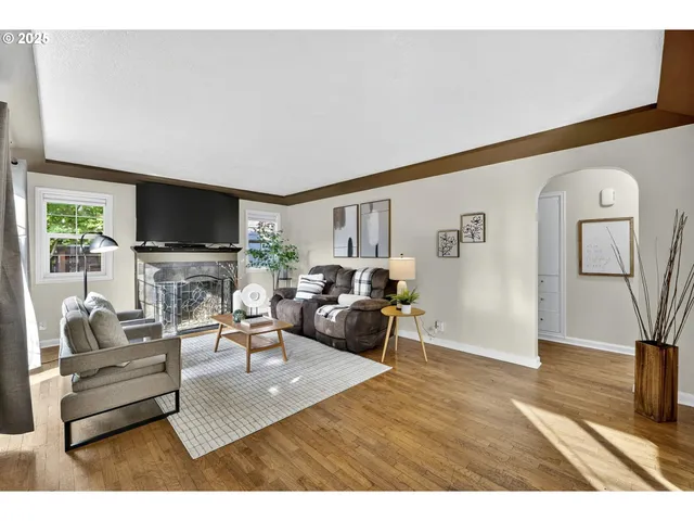 $599,900 | 318 Northeast 9th Avenue, Canby, OR 97013