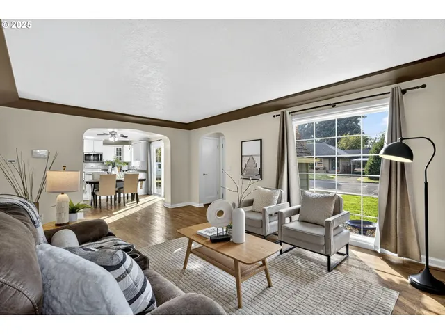 $599,900 | 318 Northeast 9th Avenue, Canby, OR 97013