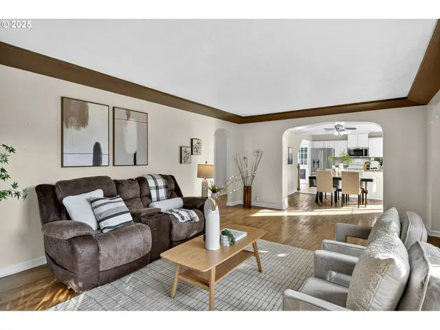 $599,900 | 318 Northeast 9th Avenue, Canby, OR 97013