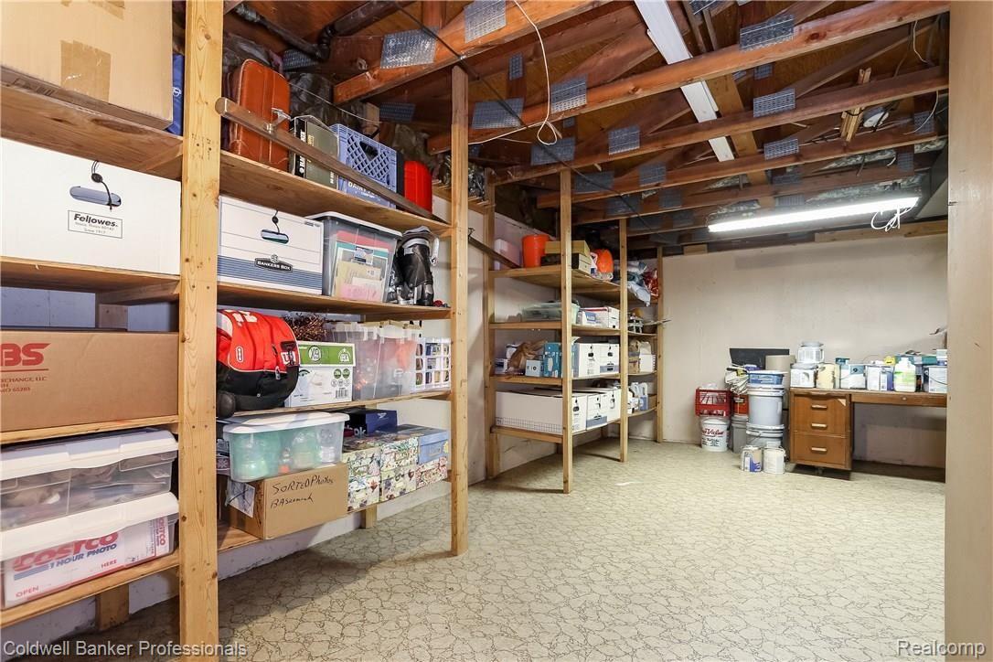 1060 Hemlock Drive Rochester, MI 48307 - Photo 31 of 42 037-Storage-5705198-large.jpg