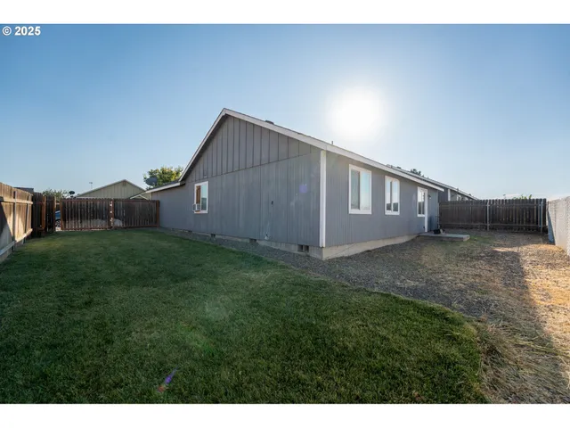 $254,900 | 289 Dark Canyon Avenue, Umatilla, OR 97882
