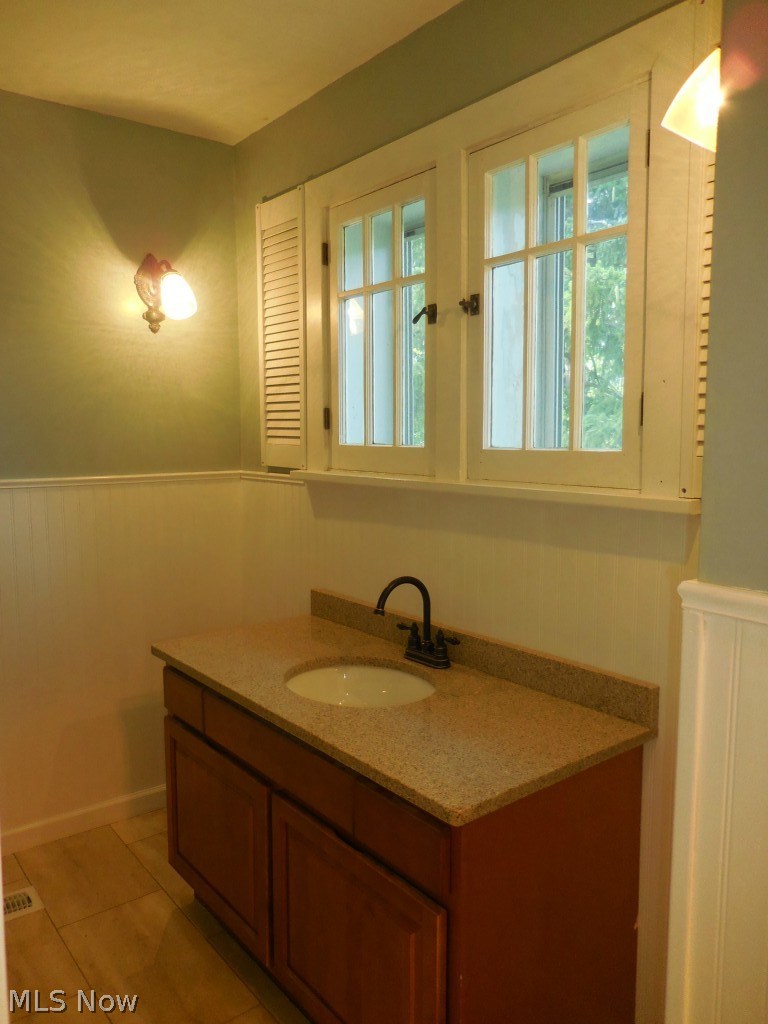 6870 York Road Parma Heights, OH 44130 - Photo 9 of 17 First Floor Bath