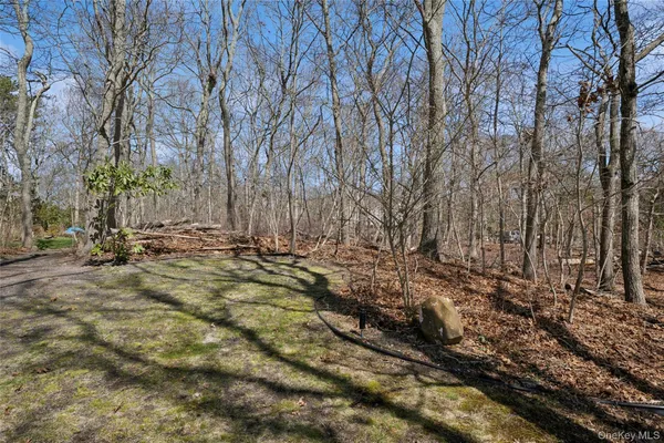 $399,000 | 6 Columbine Avenue South, Hampton Bays, NY 11946