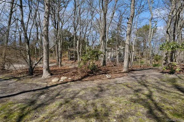 $399,000 | 6 Columbine Avenue South, Hampton Bays, NY 11946