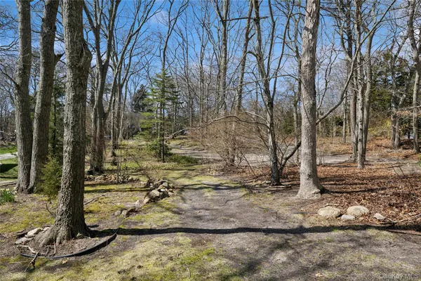 $399,000 | 6 Columbine Avenue South, Hampton Bays, NY 11946