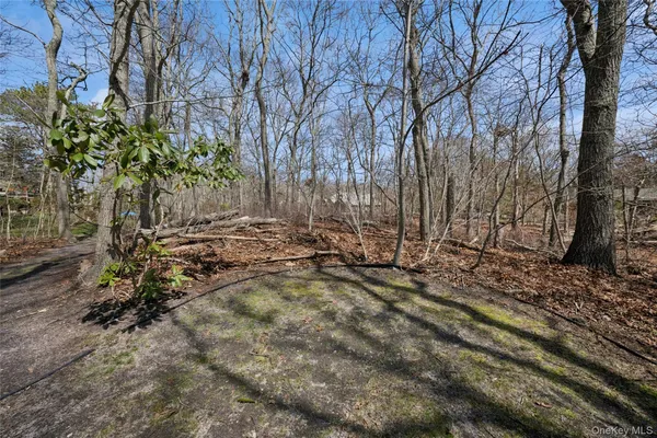 $399,000 | 6 Columbine Avenue South, Hampton Bays, NY 11946