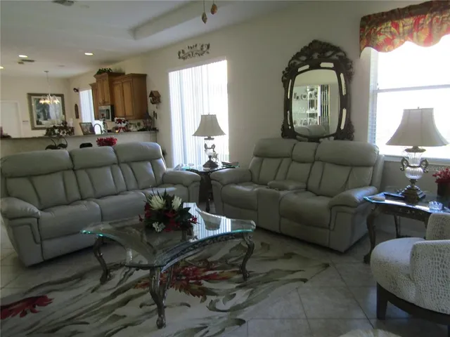 $2,400 | 334 Mestre Place, North Venice, FL 34275