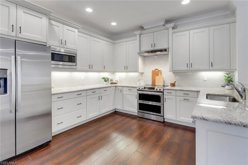 13577 Mandarin Circle Naples, FL 34109 - Photo 15 of 46