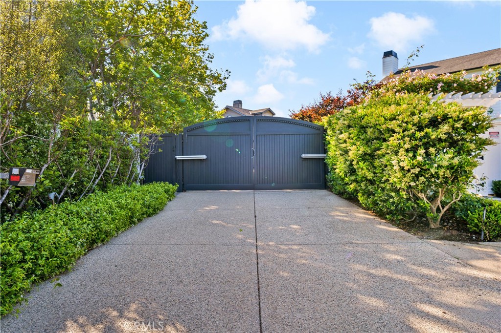 28850 Hampton Place Malibu, CA 90265 - Photo 3 of 53 a view of a back yard of the house