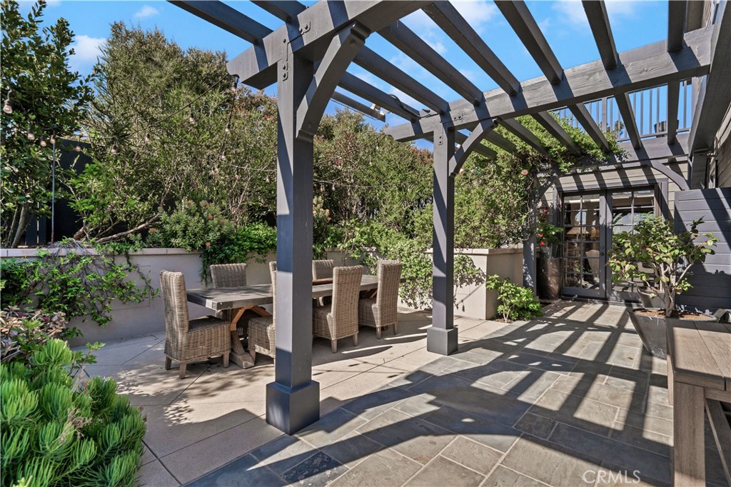28850 Hampton Place Malibu, CA 90265 - Photo 33 of 53 a view of outdoor space