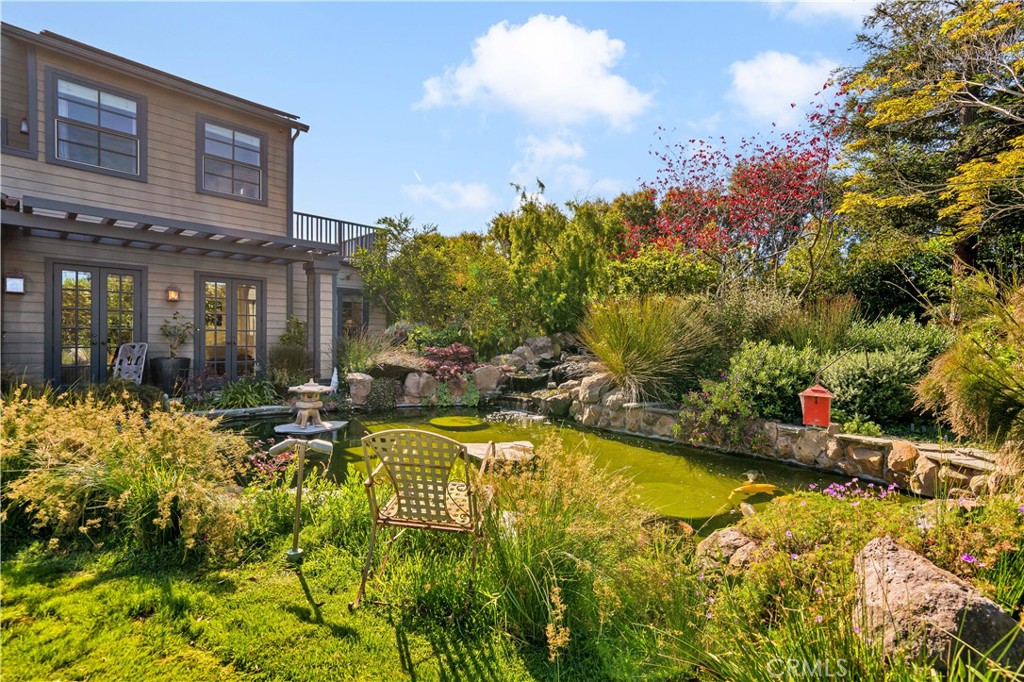 28850 Hampton Place Malibu, CA 90265 - Photo 5 of 53 a view of a house with swimming pool and sitting area