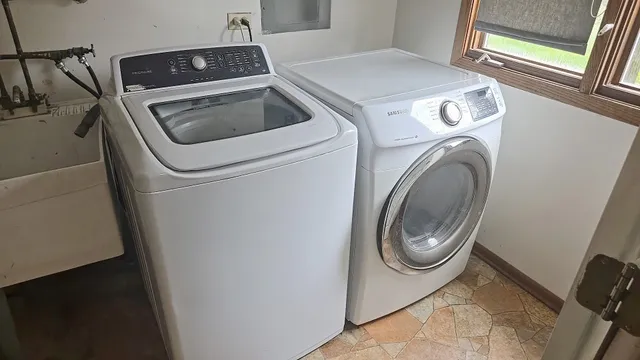 $339,900 | 8543 Carriage Lane, Tinley Park, IL 60487