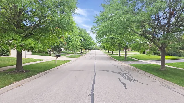 $339,900 | 8543 Carriage Lane, Tinley Park, IL 60487