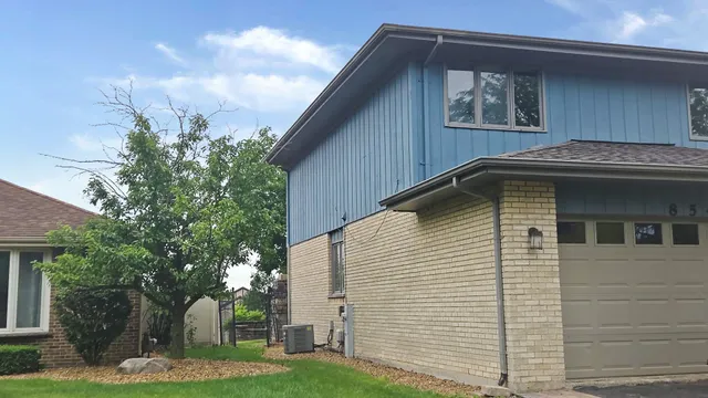 $339,900 | 8543 Carriage Lane, Tinley Park, IL 60487