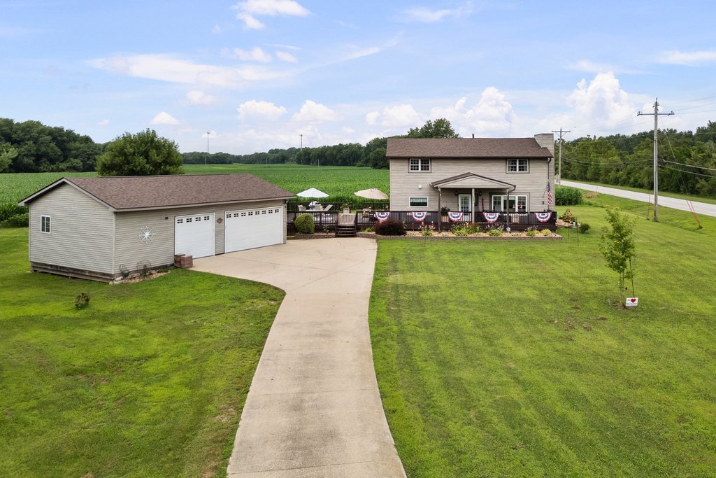 1814 Big Island Road Rock Island, IL 61201 - Photo 4 of 60