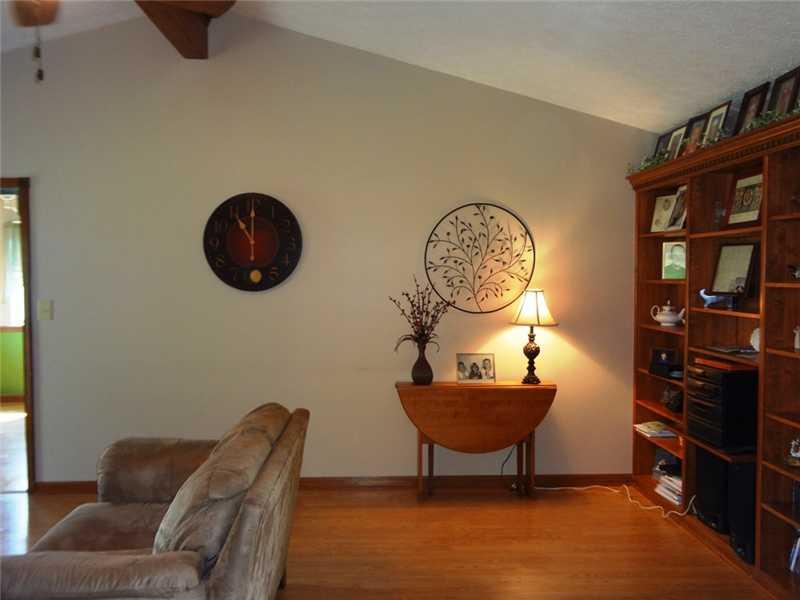 6762 Hall Road Plainfield, IN 46168 - Photo 4 of 21