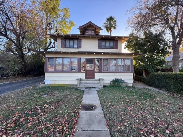 $2,000 | 2726 5th Street, Unit 2, Riverside, CA 92507