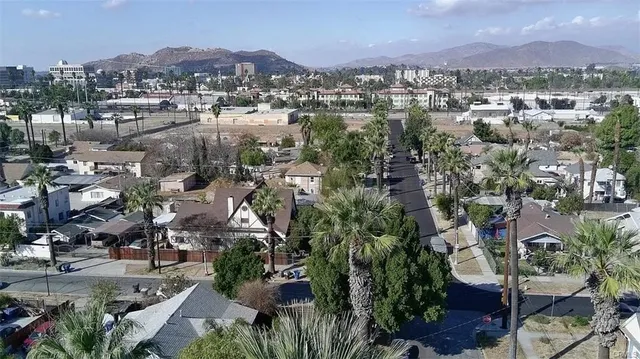 $2,000 | 2726 5th Street, Unit 2, Riverside, CA 92507