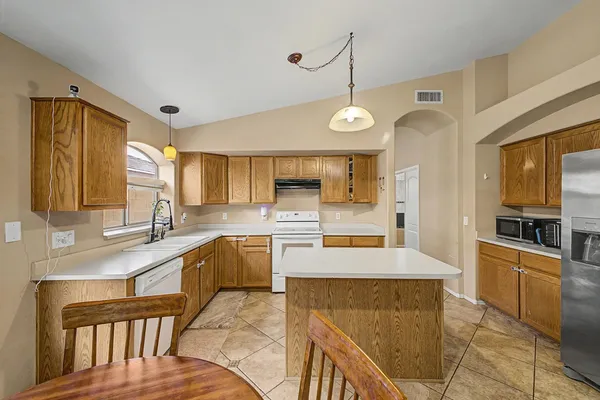 $2,495 | 20004 North 65th Drive, Glendale, AZ 85308