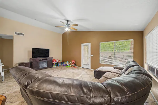 $2,495 | 20004 North 65th Drive, Glendale, AZ 85308