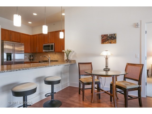 450 Village Center Drive, Unit 413 Burr Ridge, IL 60527 - Photo 5 of 11