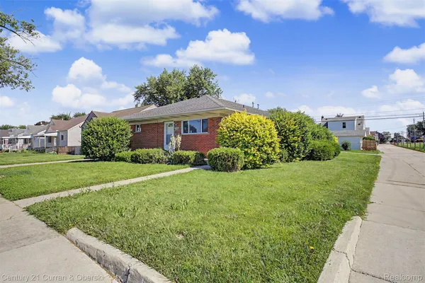 $269,800 | 1504 McLain Avenue, Lincoln Park, MI 48146