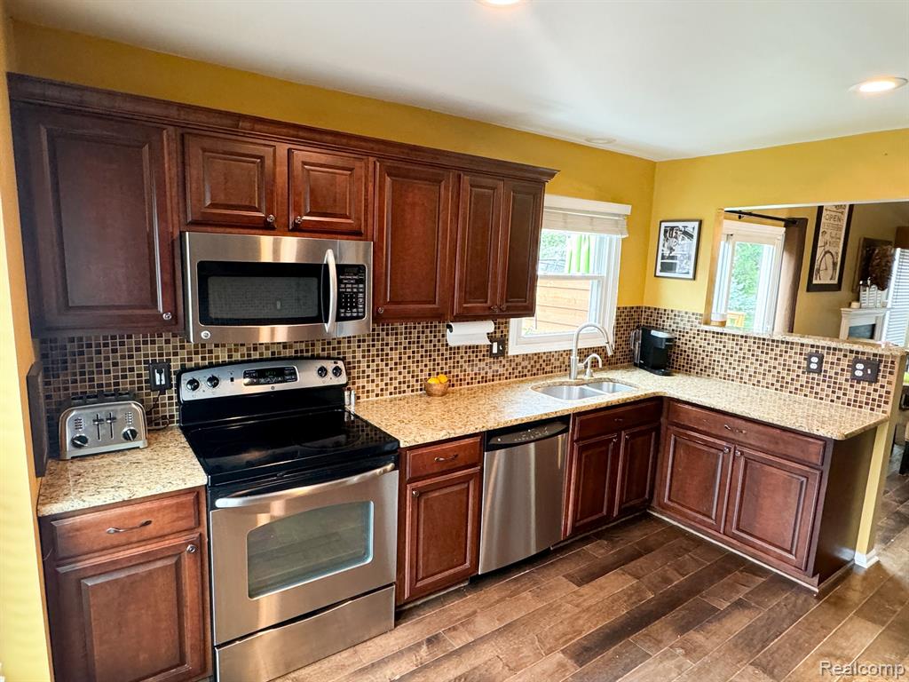 384 Huntington Court Rochester Hills, MI 48307 - Photo 10 of 34