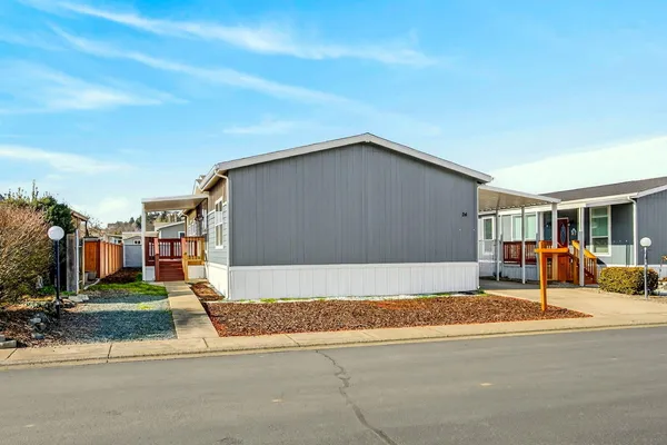 $199,900 | 4729 South Pacific Highway, Unit 24, Phoenix, OR 97535