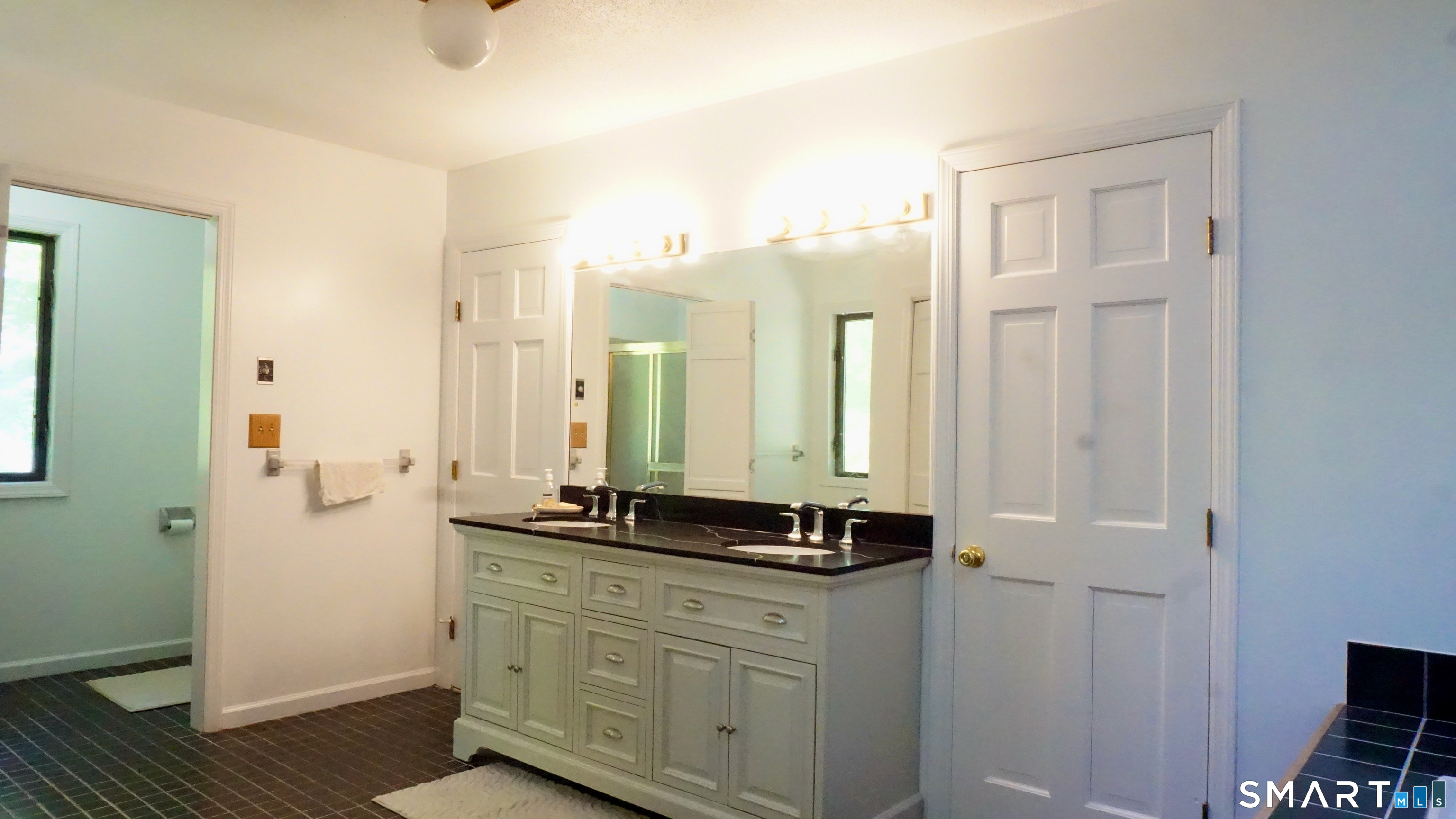 223 Sterling Road Trumbull, CT 06611 - Photo 18 of 27