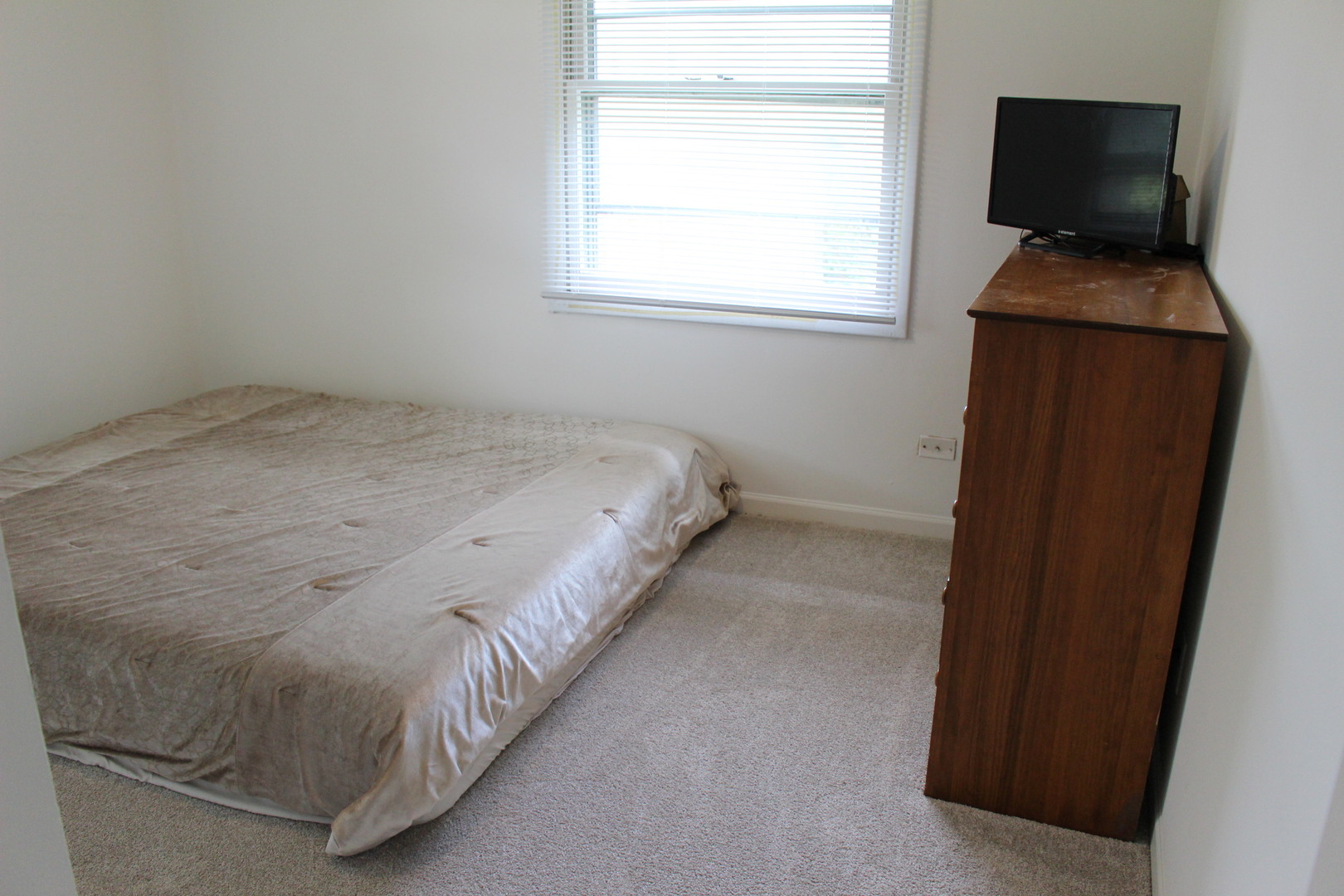 1914 Inner Cir Drive Crest Hill, IL 60403 - Photo 7 of 26 a bed sitting in a bedroom next to a window