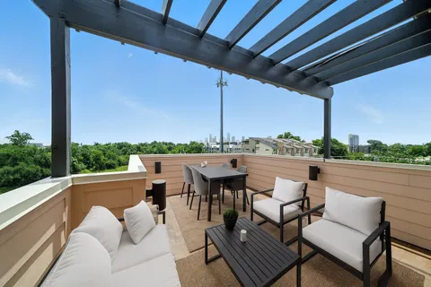 $550,000 | 151 East 2nd Street, Houston, TX 77007