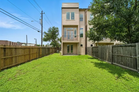 $550,000 | 151 East 2nd Street, Houston, TX 77007
