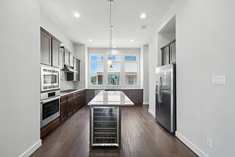 $550,000 | 151 East 2nd Street, Houston, TX 77007