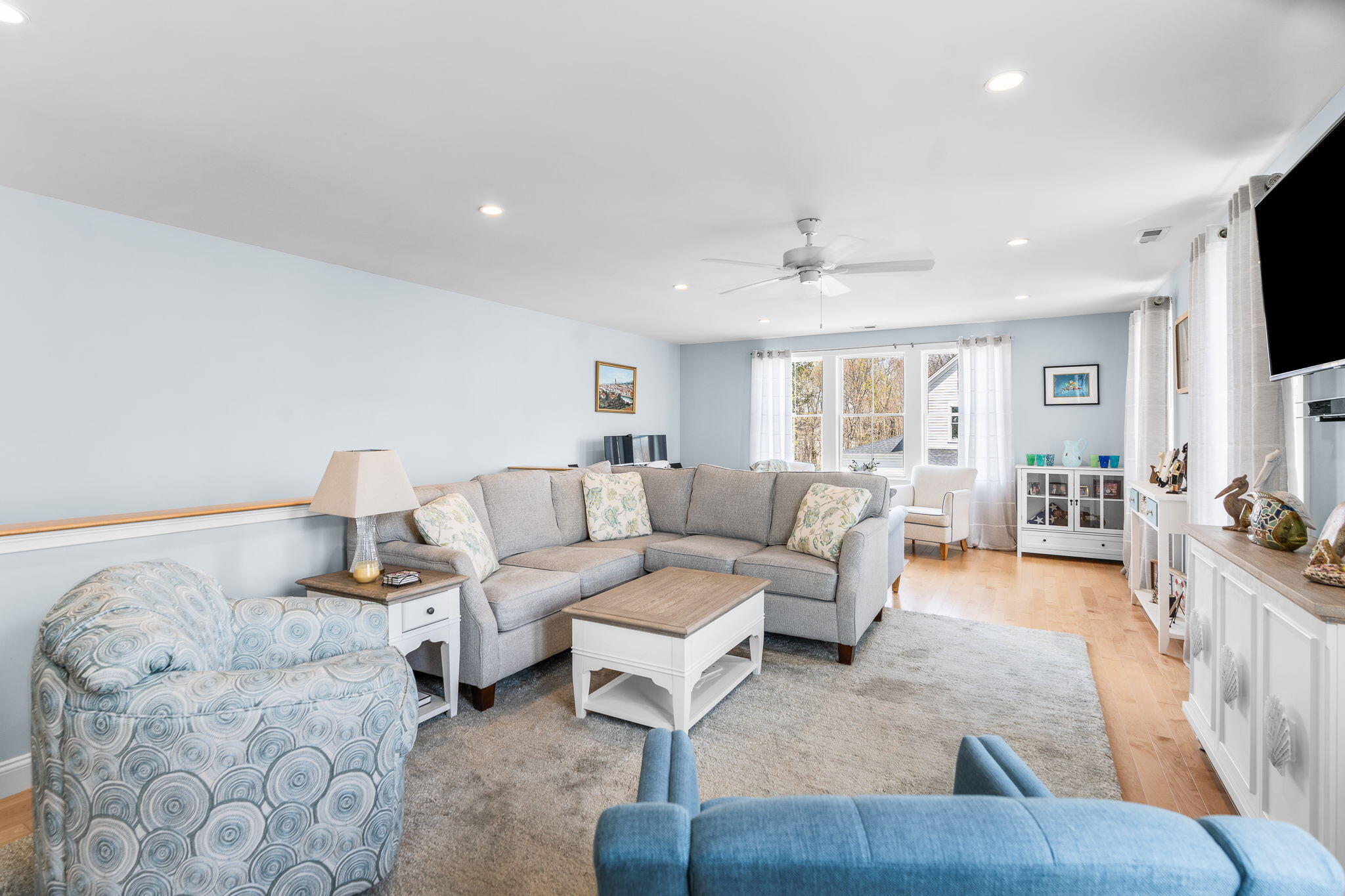 601 Main Street, Unit #28 Dennis, MA 02638 - Photo 25 of 38 Large loft living area