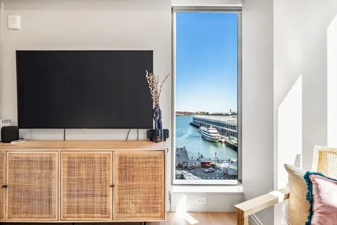 $1,680,000 | 135 Seaport Boulevard, Unit 906, Boston, MA 02210