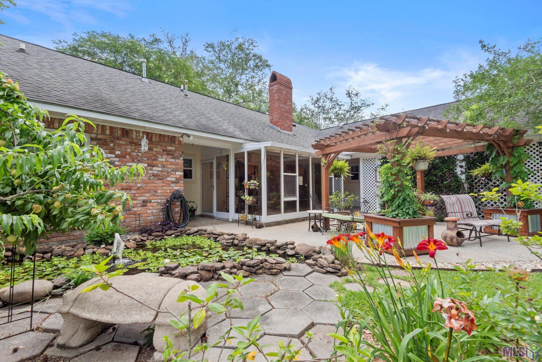 2829 Rene Beauregard Avenue Baton Rouge, LA 70820 - Photo 2 of 37