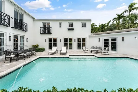 $6,799,000 | 2887 Pine Tree Drive, Miami Beach, FL 33140