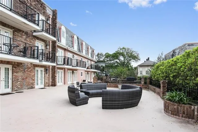 $199,500 | 3000 St Charles Avenue, Unit 207, New Orleans, LA 70115