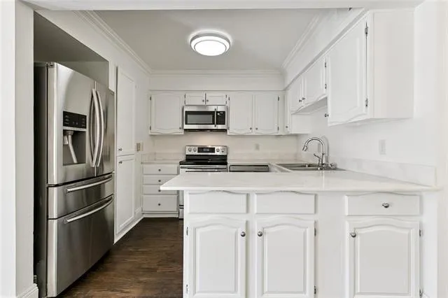 $199,500 | 3000 St Charles Avenue, Unit 207, New Orleans, LA 70115