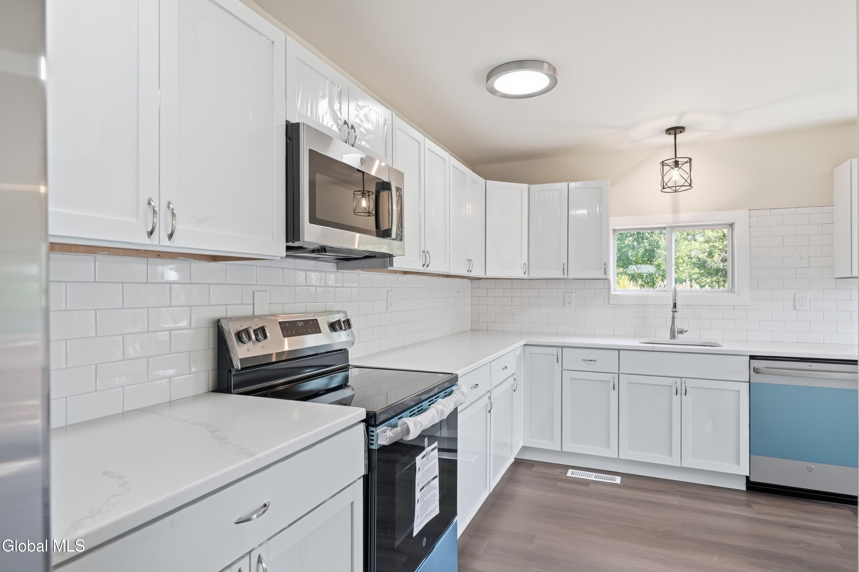 9 Lower Newtown Road Halfmoon, NY 12188 - Photo 10 of 25 Kitchen 1