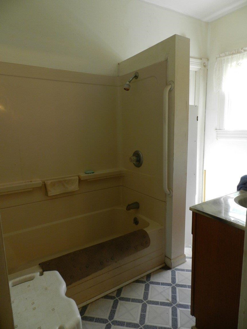 4536 Wright Road Milan, MI 48160 - Photo 10 of 10 Full Bathroom