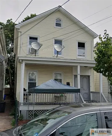 $2,150 | 25 Alexander Street, Unit 1&2, New Brunswick, NJ 08901